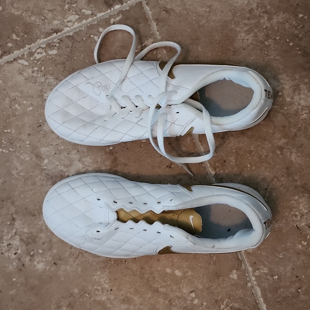 Futsol cleats